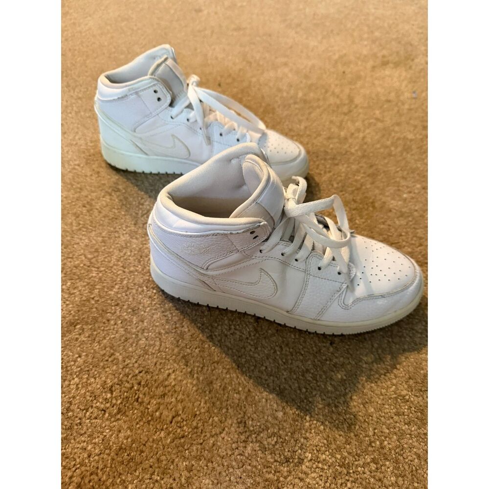 Jordan 1 Mid Triple White All White 554725-130 Grade School Size 5.5